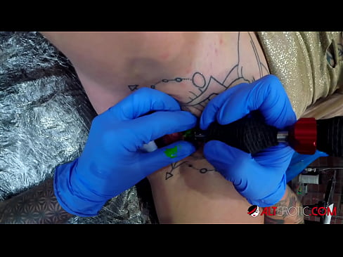 ❤️ An hottie thar a bheith tattooed Sully Savage fuair tattoo ar a clitoris ❤  Gnéas  ag ga.pornfuror.ru ☑